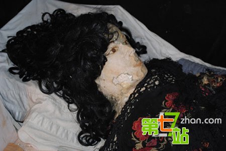他把尸体改造成娃娃：并爱爱长达7年