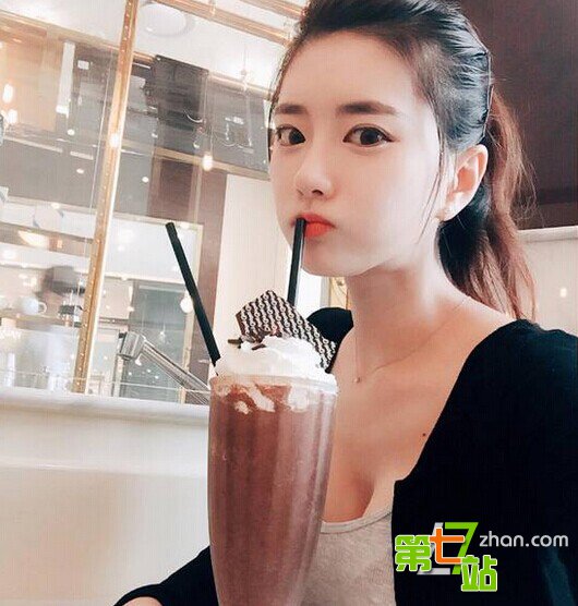 俄男人勾搭中国美女：这一幕国人受不了
