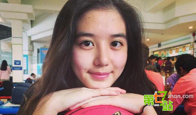 俄男人勾搭中国美女：这一幕国人受不了