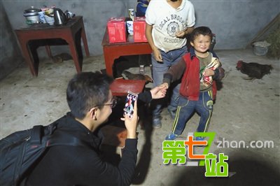 “小马云”范小勤成名后 要带他拍电影或做直播