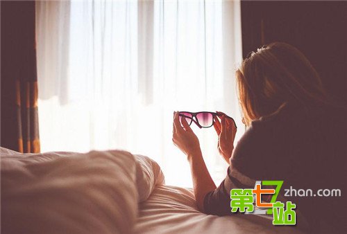 惊恐！女子入住酒店 半夜身上竟爬满活虫