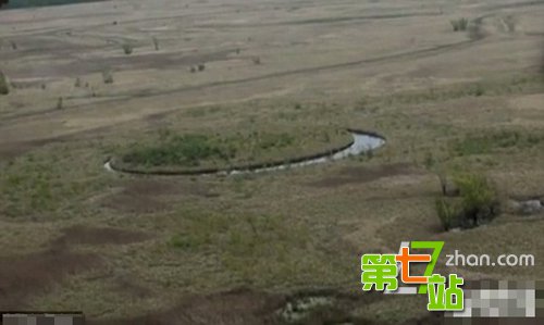 神秘天蛾人重现美国小镇 未知生物频现灾难现场