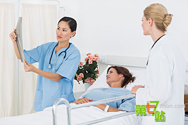 女子口述：去医院做妇科检查竟被摸遍全身