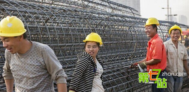 90后女生的工地生活：与男工仅用床单相隔