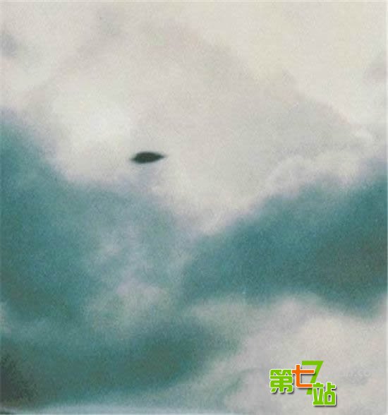 近30年经典UFO照片 外星人就在我们身边