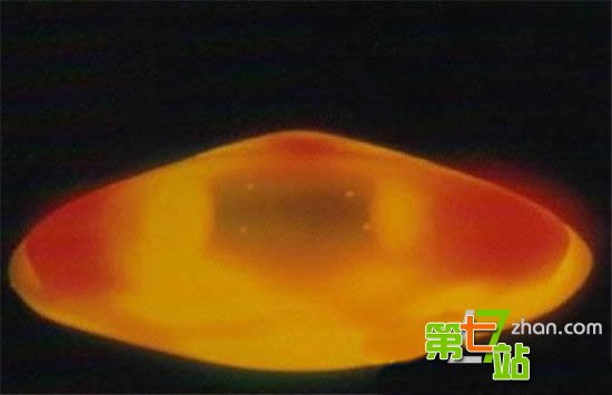 近30年经典UFO照片 外星人就在我们身边