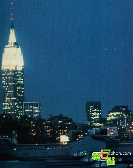 近30年经典UFO照片 外星人就在我们身边