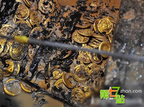 西汉千年神秘古墓出土：马蹄金金饼众多