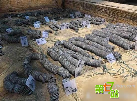 西汉千年神秘古墓出土：马蹄金金饼众多