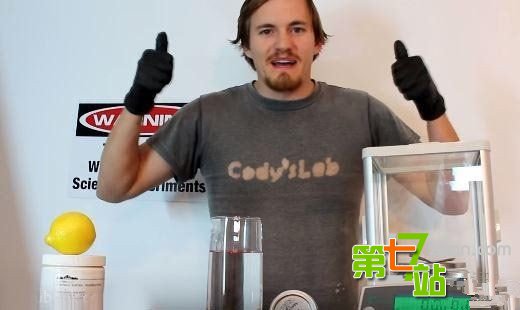 疯狂科学家喝下剧毒氰化钠 结果竟是？