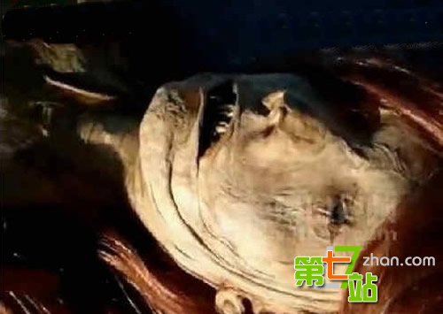 海滩惊现美人鱼尸体：面目狰狞吓坏当地人