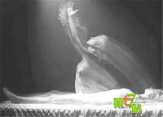 人死后为什么要盖住脸？真的会有鬼魂来接吗？