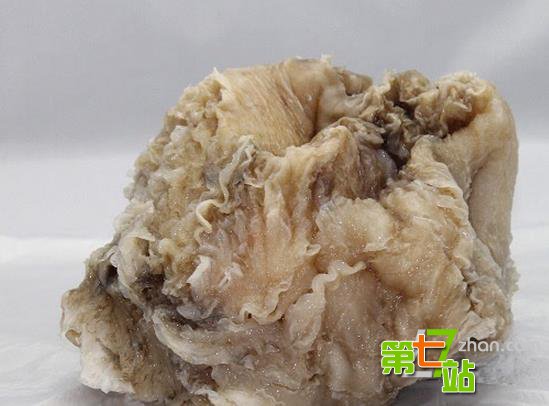 鱼塘打捞出一物 竟价值千万!