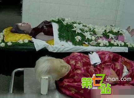 停尸房不为人知的黑镜头 女尸火葬前处理