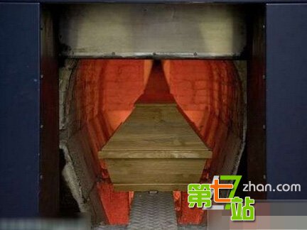 停尸房不为人知的黑镜头 女尸火葬前处理