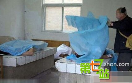 停尸房不为人知的黑镜头 女尸火葬前处理