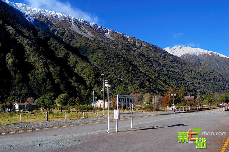 穿过南阿尔卑斯山的新西兰观光列车