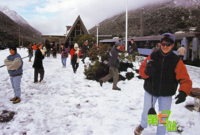 穿过南阿尔卑斯山的新西兰观光列车