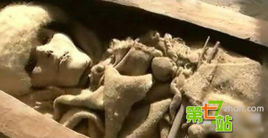 首揭新疆11大神秘未解之谜 喀纳斯湖水怪