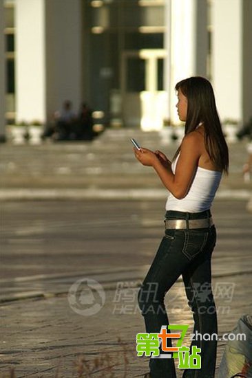 蒙古女孩穿着太开放 男人一夫多妻不干活