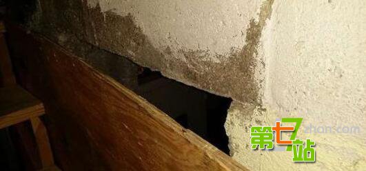 小夫妻在装修时挖出密码箱：打开后被呆了
