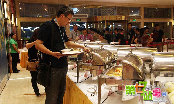 运动员特供食品：1桶油上千1碗汤价值2000