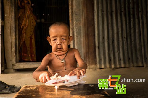 四岁的孩子竟然长成这样？太震惊了！