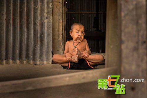四岁的孩子竟然长成这样？太震惊了！