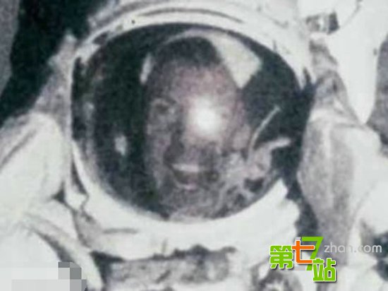 古树吹倒惊现遗骨 世界十大神秘事件盘点