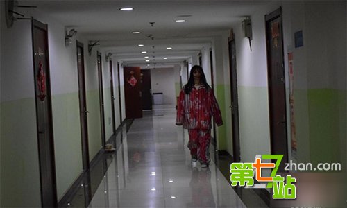 不走寻常路！90后女孩享受“扮鬼”