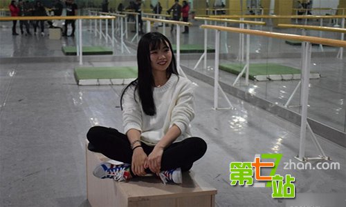 不走寻常路！90后女孩享受“扮鬼”