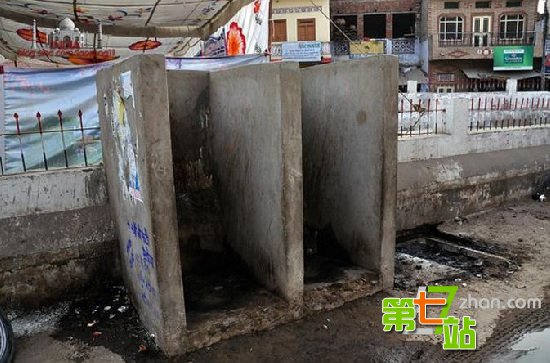 中国女孩到印度旅游 看到一幕她瞬间脸红