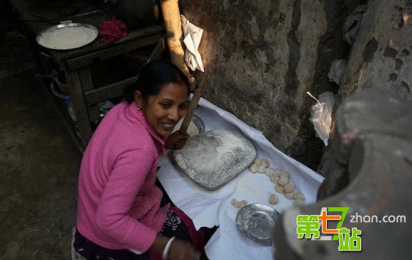 中国女孩到印度旅游 看到一幕她瞬间脸红